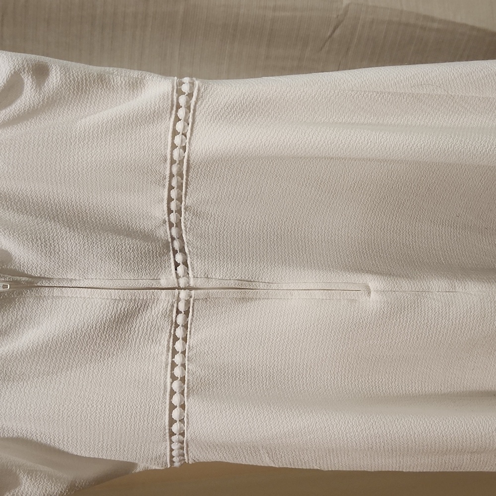 White with floral applications summer or homecoming dress. Size 1/2 - Picture 6 of 16